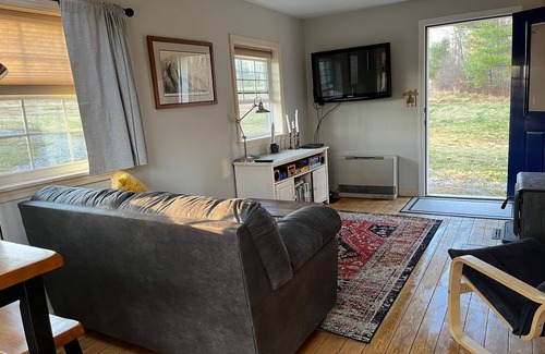 Canaan Casa | Not-so-tiny, Tranquil, Pond Front Bungalow