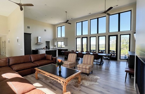 Elizabeth Cabina | NOTHING FINER, Luxury, pool, golf, animals, ten mile views near galena territory