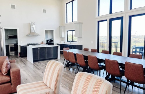 Elizabeth Cabina | NOTHING FINER, Luxury, pool, golf, animals, ten mile views near galena territory