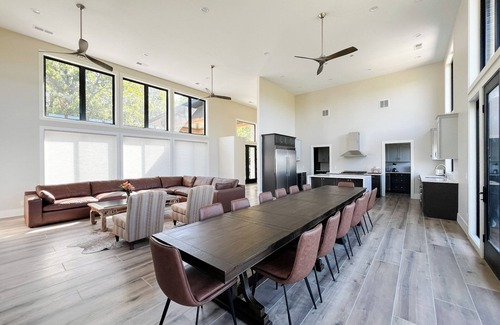 Elizabeth Cabina | NOTHING FINER, Luxury, pool, golf, animals, ten mile views near galena territory