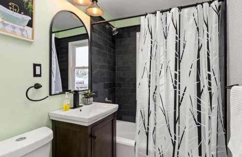 West Peoria Casa | Notre Maison - charming 3BD close to DT Peoria