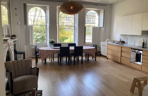 Norland Apartamento | Notting Hill Enchanting 3-bedroom maisonette with private and communal garden.