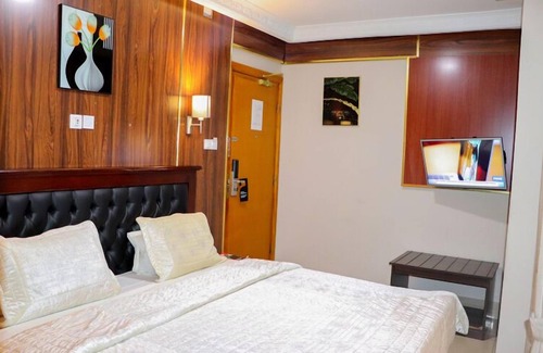 Douala Hotel | Noubou International Hotel Bonapriso