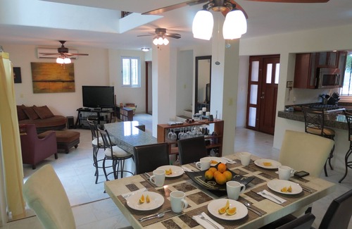 Playacar Villa | Casa Elena ~ Villa de 3 dormitorios (2 maestros) ~ Una visita obligada
