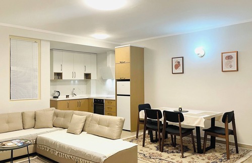 Divjake Apartamento | Nova - Charming 2-bedroom apartment in Divjakë with WiFi, AC, free parking.