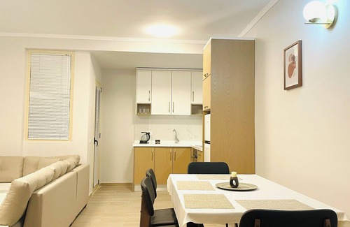 Divjake Apartamento | Nova - Charming 2-bedroom apartment in Divjakë with WiFi, AC, free parking.