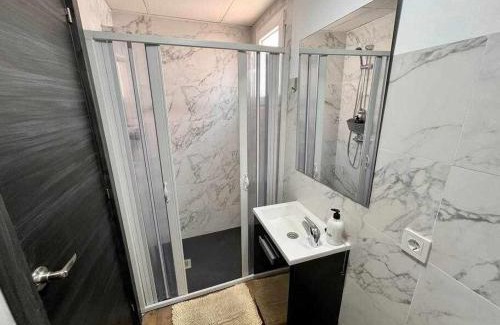 Novelda Casa | Novelda Centro Habitaciones con baño privado y compartido , cocina y terraza