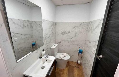 Novelda Casa | Novelda Centro Habitaciones con baño privado y compartido , cocina y terraza