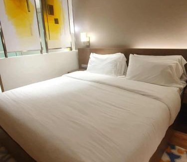Makati Hotel | Novotel Manila Residence Hotel by Jolly Luxe Suites at Acqua