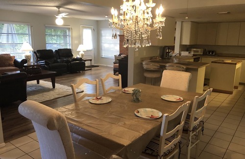 Vamo Casa | Disponible en enero de 2020 !!! Espaciosa casa de Sarasota! A minutos de la playa!