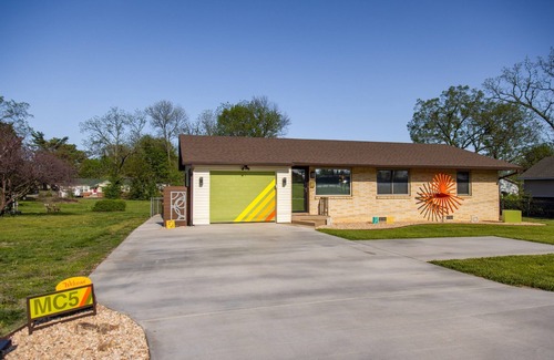 Rogers Casa | Comfy 3BR+Pets+Fenced+Cental Location