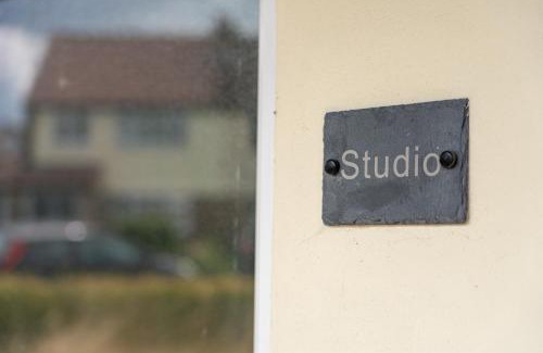 Slough Apartamento | Nr WINDSOR stunning 1 bedroom self contained property in Burnham near Heathrow
