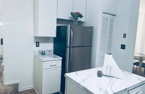 Lanham Casa | nRoyal Place: Three-Story Townhouse with Balcony & Workspace