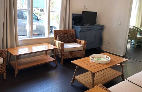 Historic District Apartamento | NSB Uptown "Loving Life" Bellamente remodelada 1 cama / 1 baño apto.