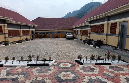 Western Region Hotel | NSHEVI SAFARI HOTEl