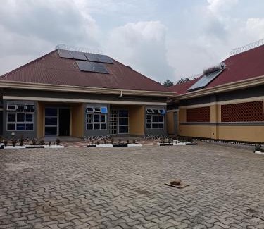 Western Region Hotel | NSHEVI SAFARI HOTEl