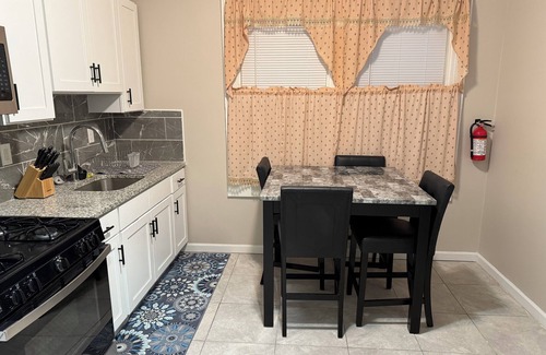 Weequahic Apartamento | Spacious, Comfy 3BR, 1BA Apt, Close to EWR, NYC, Beth Israel Hospital, MetLife,