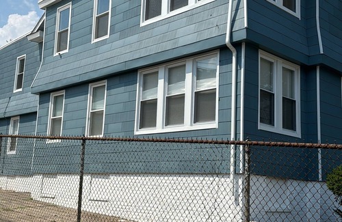 Weequahic Apartamento | Spacious, Comfy 3BR, 1BA Apt, Close to EWR, NYC, Beth Israel Hospital, MetLife,