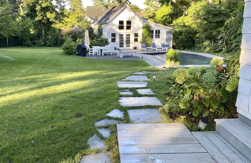 Sag Harbor Casa | nStylish home + Pool House walk to town/jitney/park