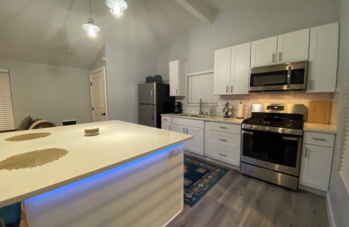 River Ridge Casa | The Minnie Drive...r - A Lake Austin Bungalow: Adventure by Day, Stars by Night