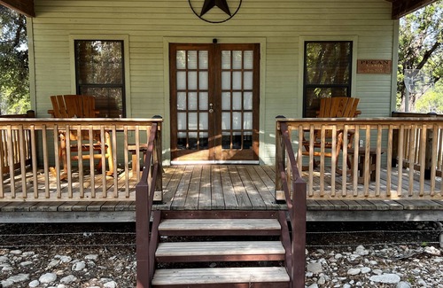 Barksdale Cabina | Nueces River Cabins-Pecan Cabin