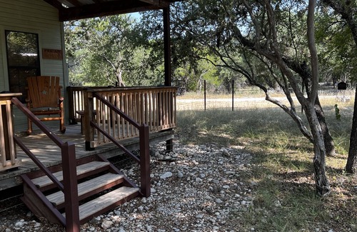 Barksdale Cabina | Nueces River Cabins-Pecan Cabin