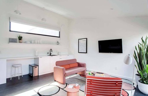 East Market District Apartamento | NuLu Arts District Designer Curated Studio