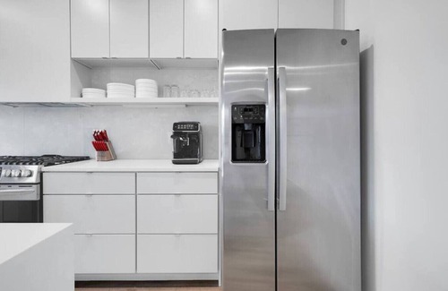 East Market District Casa | NULU-Fire Pit-Hot Tub-BBQ-King Bed-Fast Wifi