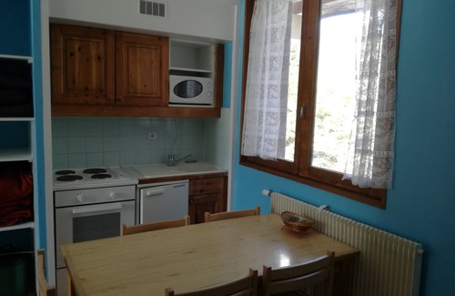 Les Deserts Chalet De Esquí | Apartamento número 1 para 2 personas en las afueras de La Féclaz. Parking privado.