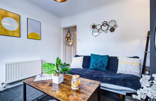 Colchester Apartamento | 'Number 11' Central Colchester - Super Convenient 2 x Double Bed 1 x Single Bed Cottage PLUS Office & Garden, 8 min walk Nth Station & Town Ctr, 2 min walk local shops & restaurants