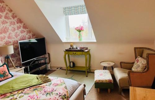 Telford Casa | Number 2, Spacious Rooms, Near Ironbridge!