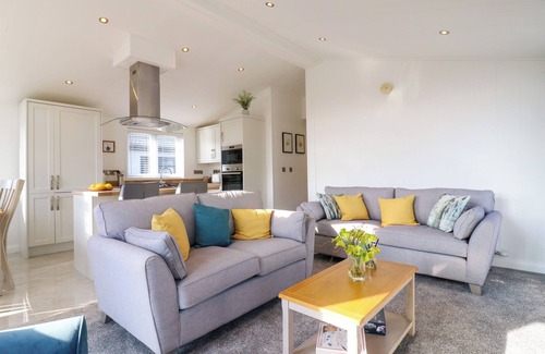 Burnham Market Cabaña | NUMBER 43 THE POPLARS, pet friendly, with a garden in Burnham Market