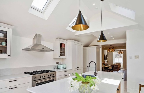 Henley Casa | Number Ten - Beautiful 3-Bedroom Luxury Home
