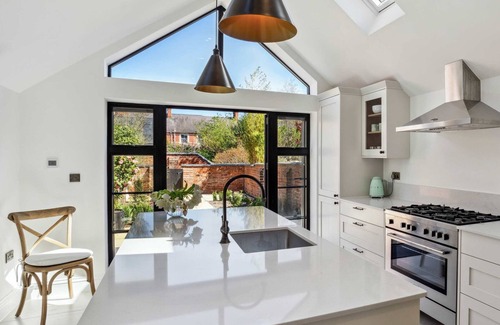 Henley Casa | Number Ten - Beautiful 3-Bedroom Luxury Home
