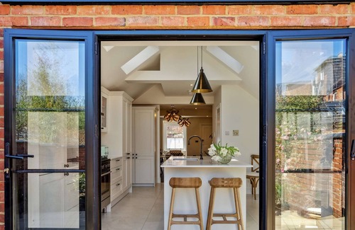 Henley Casa | Number Ten - Beautiful 3-Bedroom Luxury Home