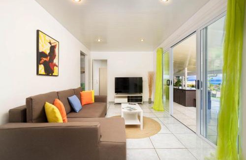 Faaa Casa | Nunaatini Lodge