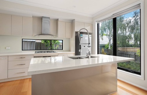 Nunawading Casa | Casa nueva y acogedora de estilo 4RM.