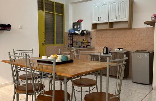 Bukit Baru Apartamento | Nur Ahmad FAMILYHOMESTAY BUKIT BERUANG 4 ROOMS Full Apartment FREE WIFI & NETFLIX