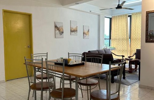 Bukit Baru Apartamento | Nur Ahmad FAMILYHOMESTAY BUKIT BERUANG 4 ROOMS Full Apartment FREE WIFI & NETFLIX