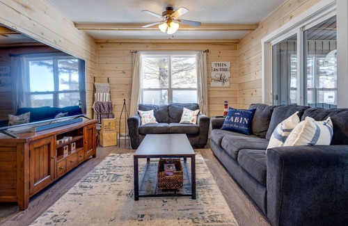 Alberton Cabaña | Nurse's Oasis: 3-BR, Pet Friendly, Hot Tub, Snow Removal, Starlink