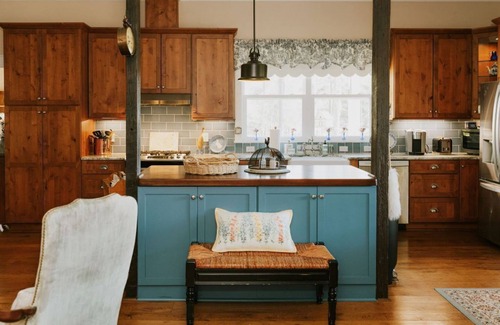 Tallahassee Otro | Charming 2-bed farmhouse in lovely, historic red hills of Tallahassee -WiFi/AC.