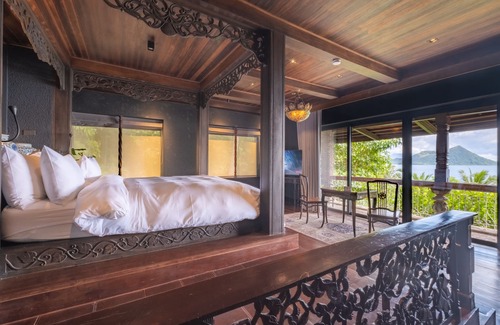 Anilao Hotel | Nuuk Taal Lake