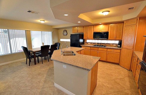 Fort Apache Casa | NV8876 · Piscina privada, spa, sala de juegos, WIFI!