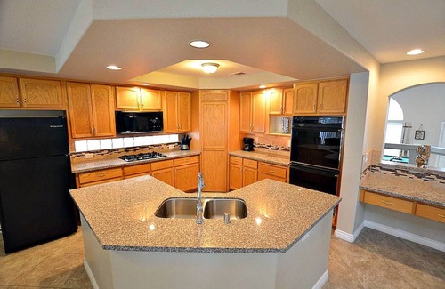 Fort Apache Casa | NV8876 · Piscina privada, spa, sala de juegos, WIFI!