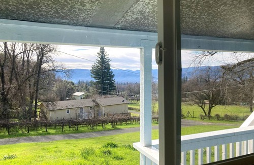 Ukiah Casa | Very serene gated home on hill