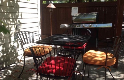 Old Bend Condominio | NW Broadway Downtown | Old Bend neighborhood, walk everywhere!