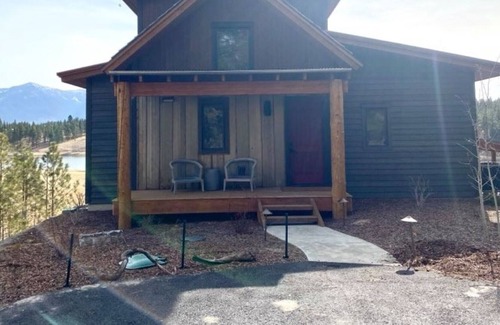 Eureka Casa | NW Montana Golf and Mountain Retreat Cottage