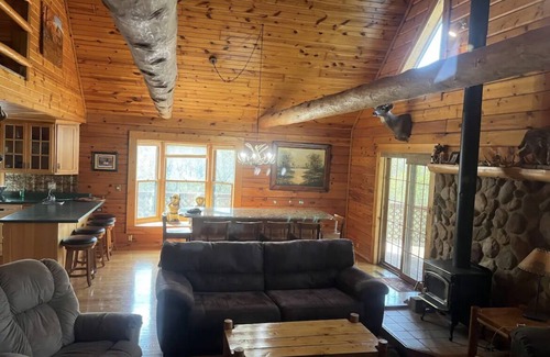 Wittenberg Cabina | Welcome to Mossy Back Lodge! Come stay up in this north woods hideaway!