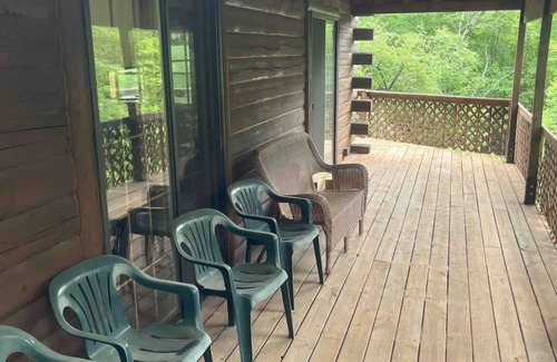 Wittenberg Cabina | Welcome to Mossy Back Lodge! Come stay up in this north woods hideaway!