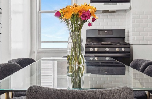 Southeast Yonkers Casa | NY Prime Luxury Escape with KING Bed and Easy Parking!